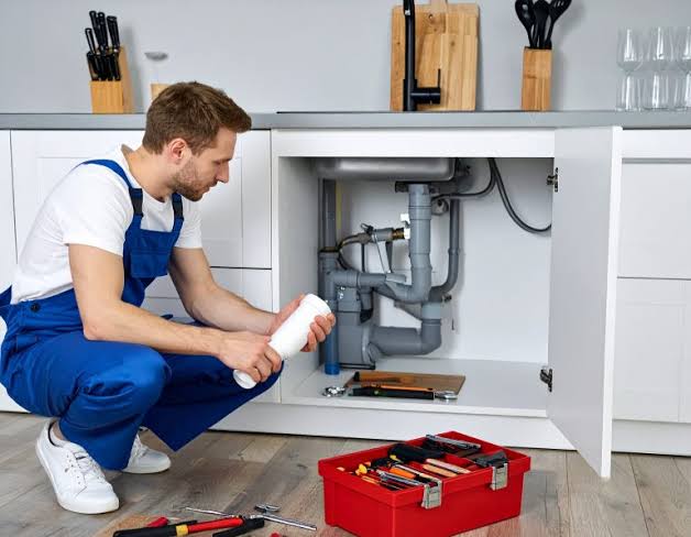 Admin tips for plumbing companies: Stop drowning in paperwork!